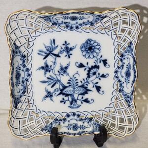 1825 Royal Meissen Blue Onion Reticulated Plate Gold Trim Knauf Swords 7 1/4"